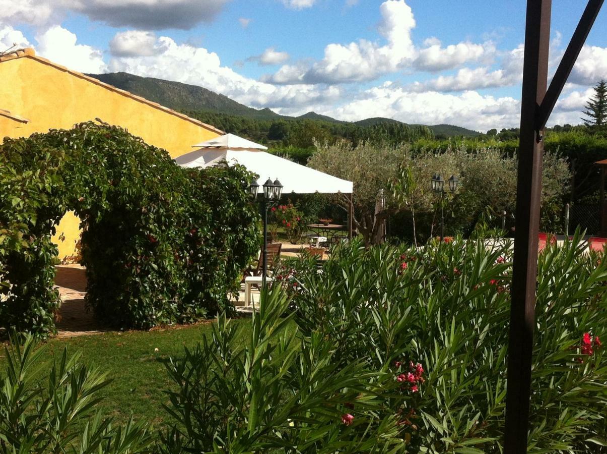 Les Cigales Des Pres Appartement Aups Exterior foto