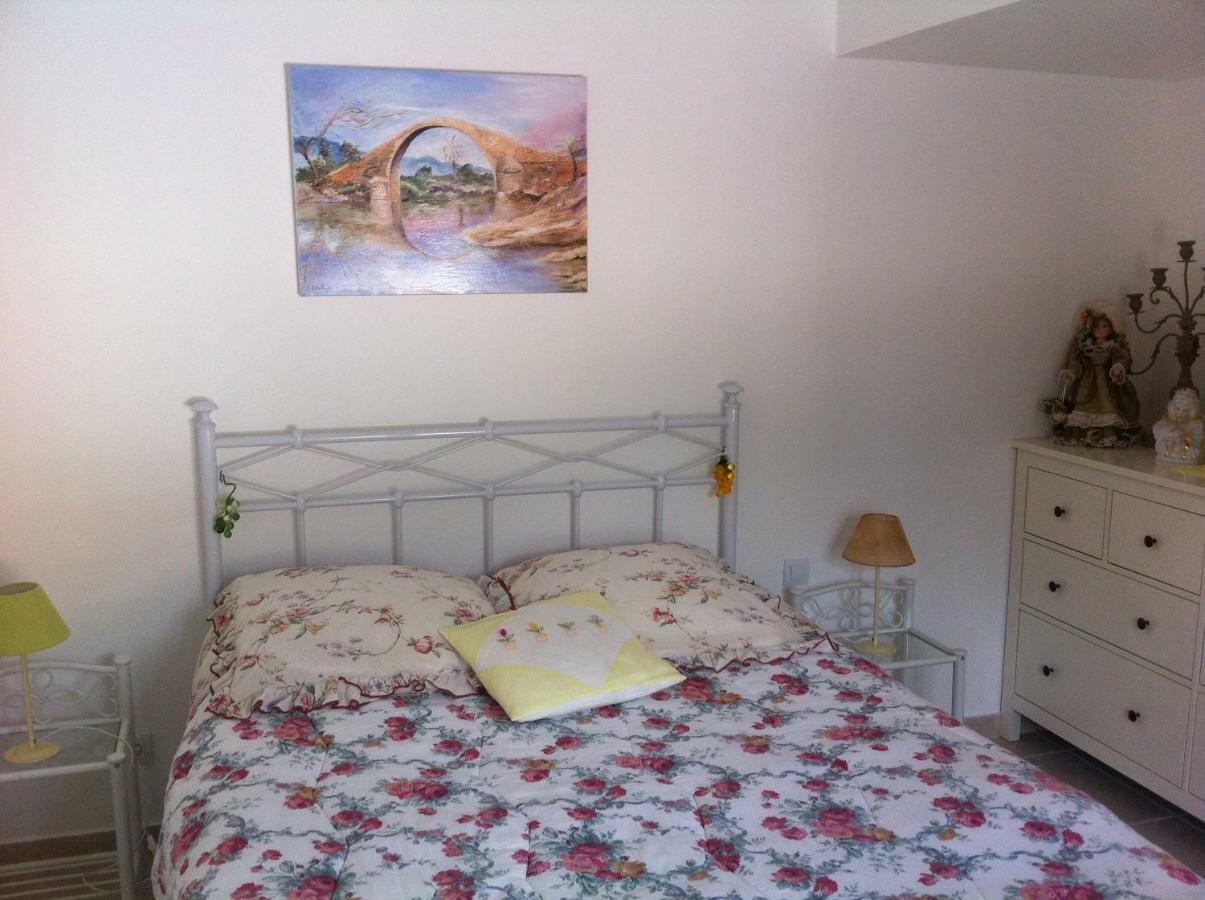 Les Cigales Des Pres Appartement Aups Exterior foto